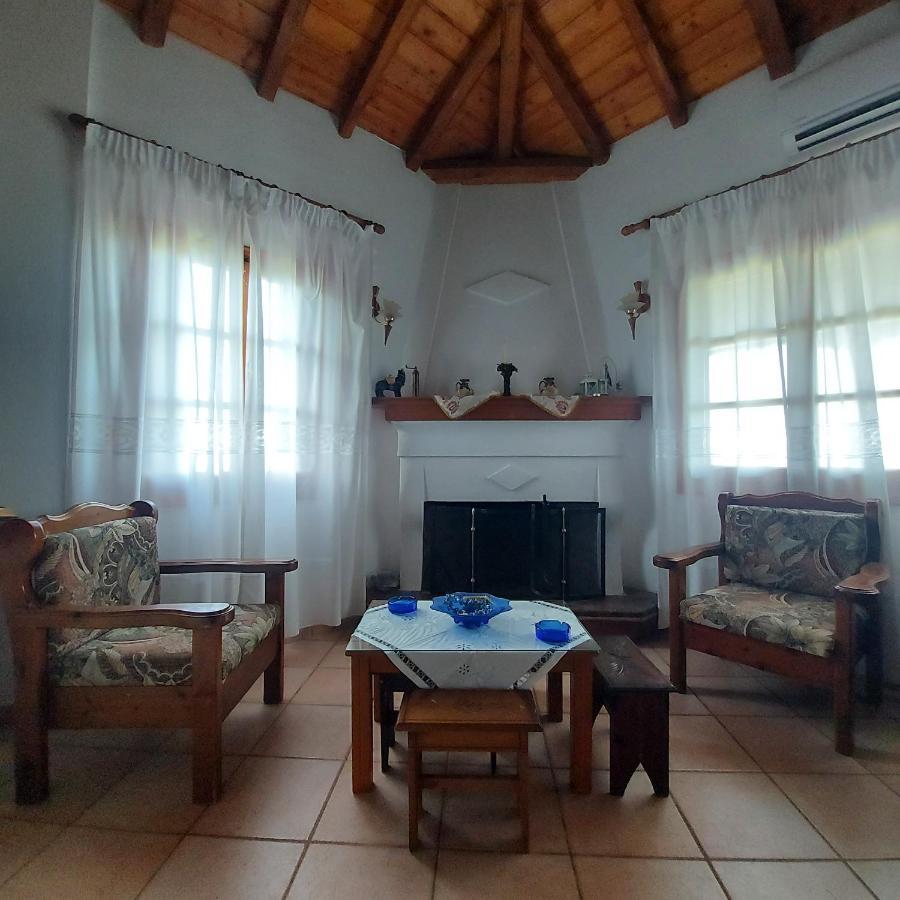 Villa Amfithea Moni Evaggelistrias ภายนอก รูปภาพ