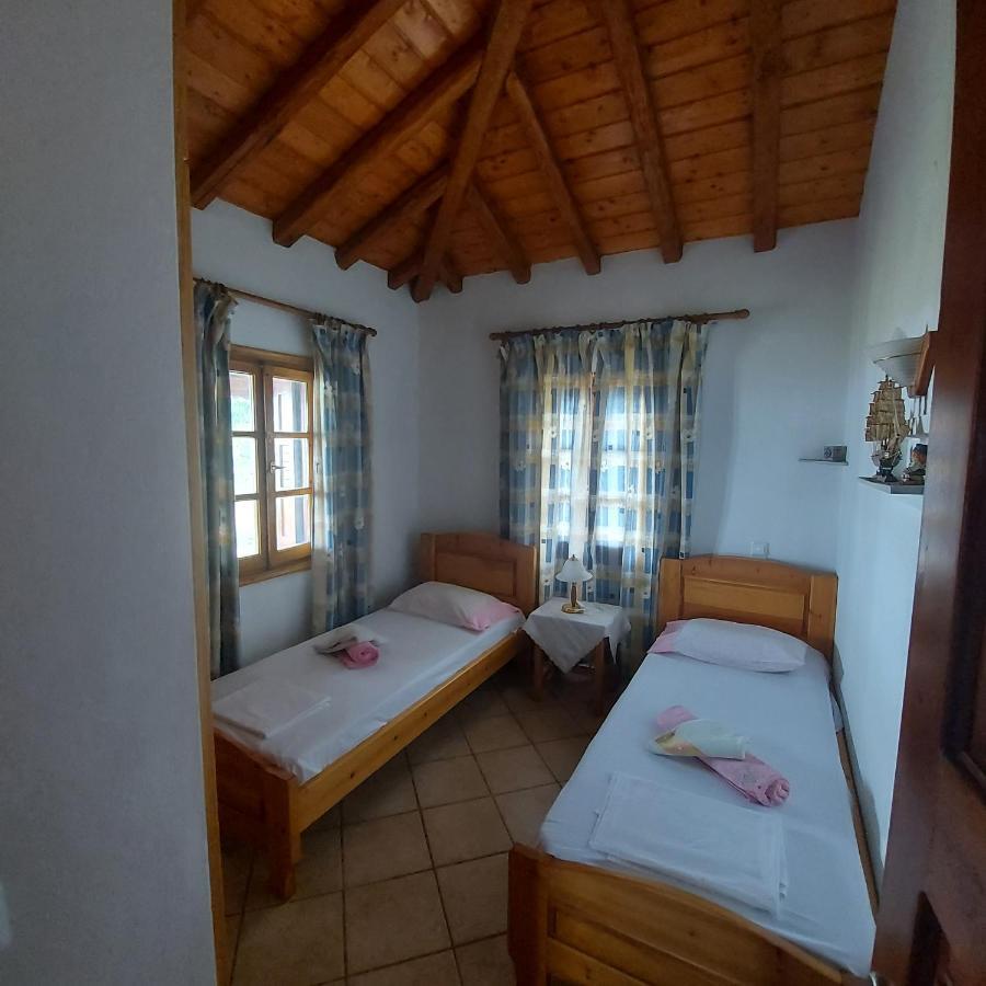 Villa Amfithea Moni Evaggelistrias ภายนอก รูปภาพ