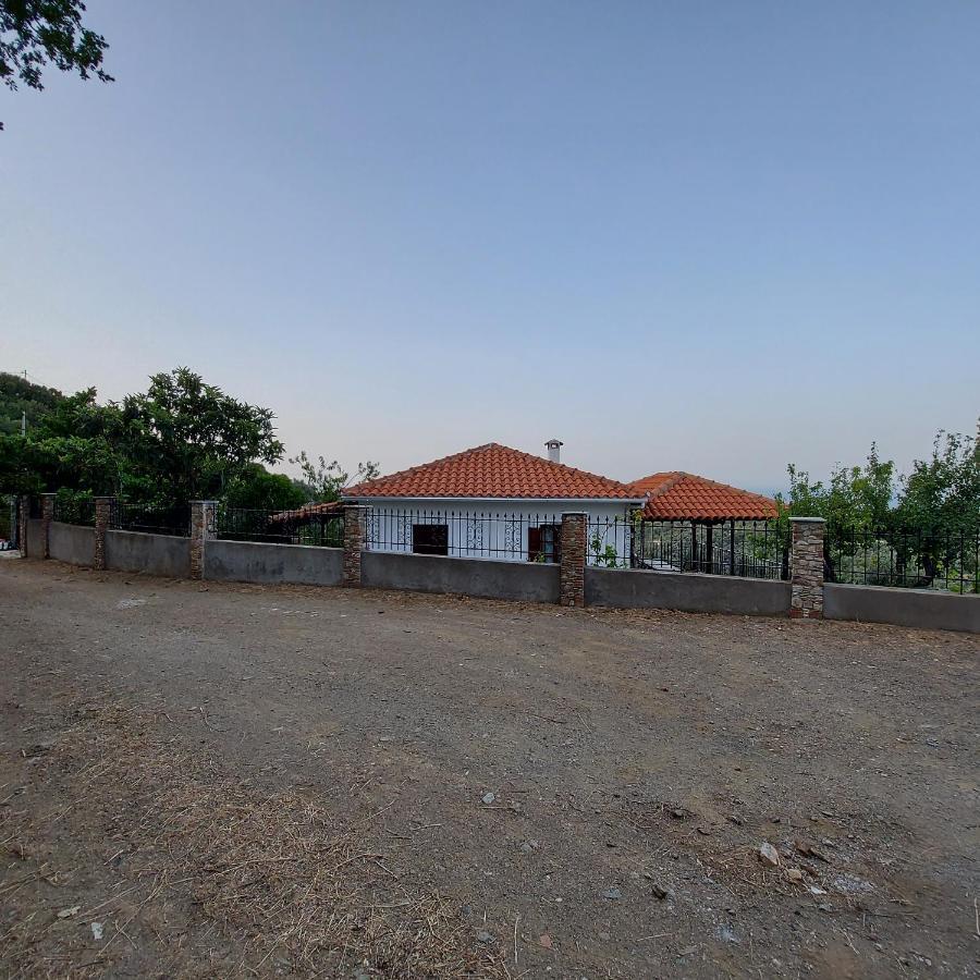 Villa Amfithea Moni Evaggelistrias ภายนอก รูปภาพ