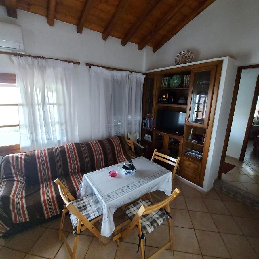 Villa Amfithea Moni Evaggelistrias ภายนอก รูปภาพ